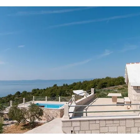 Dom wakacyjny A Distinctive Holiday With Panoramic View In Selca Brac
