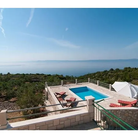 A Distinctive Holiday With Panoramic View In Selca Brac Sumartin